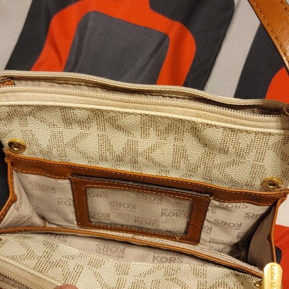 Michael Kors Cross Body - Picture 2 of 4